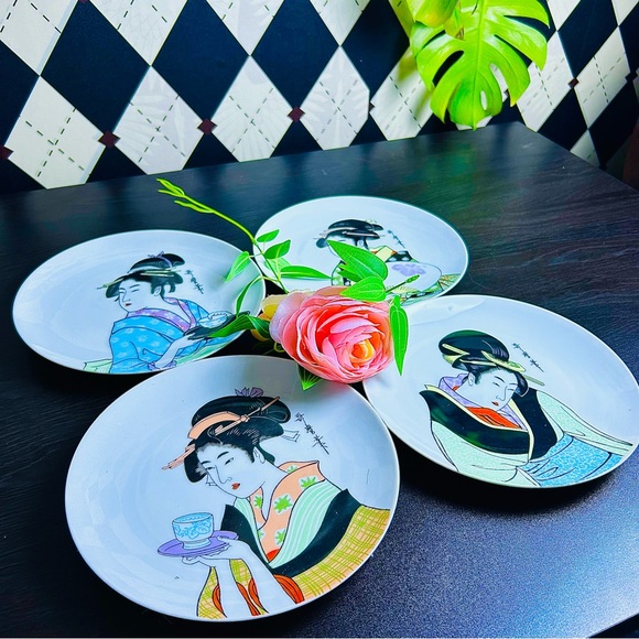 Japanese Geisha Wall Plates Set of 4, Vintage Asian Porcelain Art Collectible - Picture 4 of 11